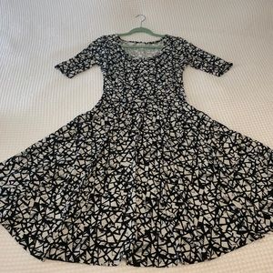 Medium LulaRoe Nicole
